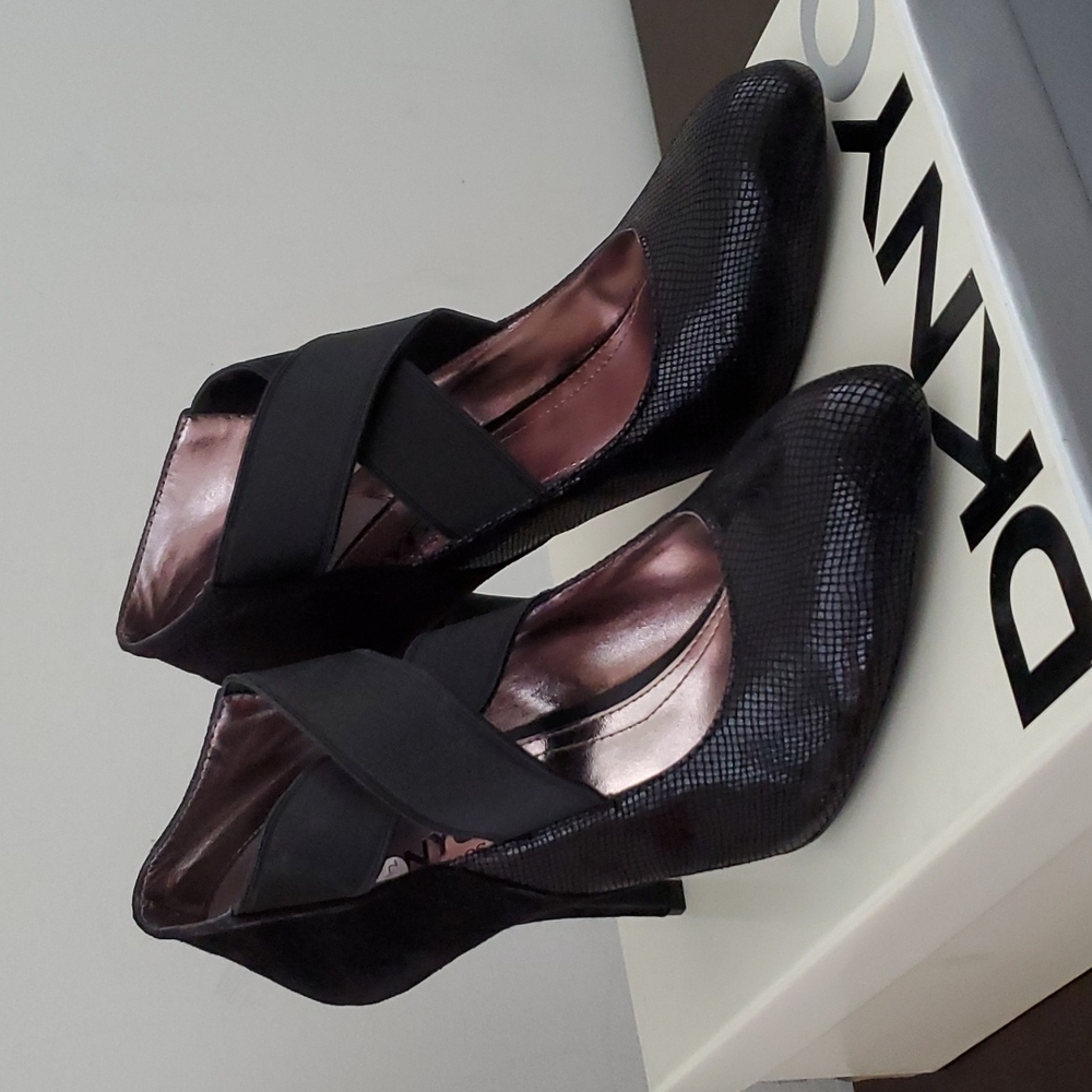 DKNY black heels NWT size 8.5/39